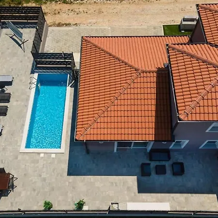 Flego With Private Swimming Pool And Big Outside Space Apartament *