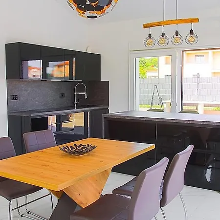Flego With Private Swimming Pool And Big Outside Space Apartament