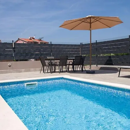 Apartament Flego With Private Swimming Pool And Big Outside Space *