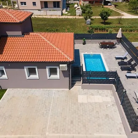 Apartament Flego With Private Swimming Pool And Big Outside Space *