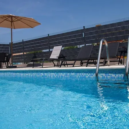 아파트 Flego With Private Swimming Pool And Big Outside Space 푼타나